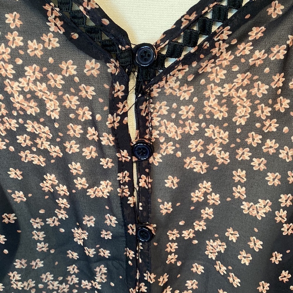 NWT Bloomfield Bell Sleeve Boho Blouse, Size Small w/ Floral and Lace - Picture 3 of 9
